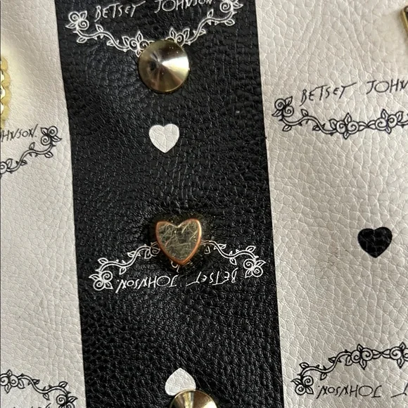Betsey Johnson Black & White Striped Heart Stud Crossbody - Picture 3 of 10